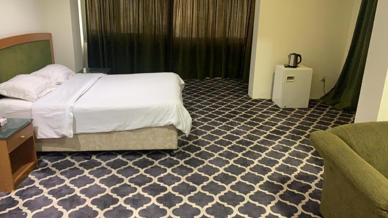 Al Aziziyah Hotel&suites Hamisz-Musait Kültér fotó